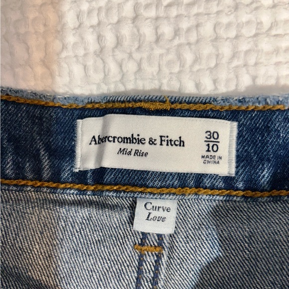 Abercrombie & Fitch Mid Rise Curve love shorts Size 30/10 - Picture 4 of 4